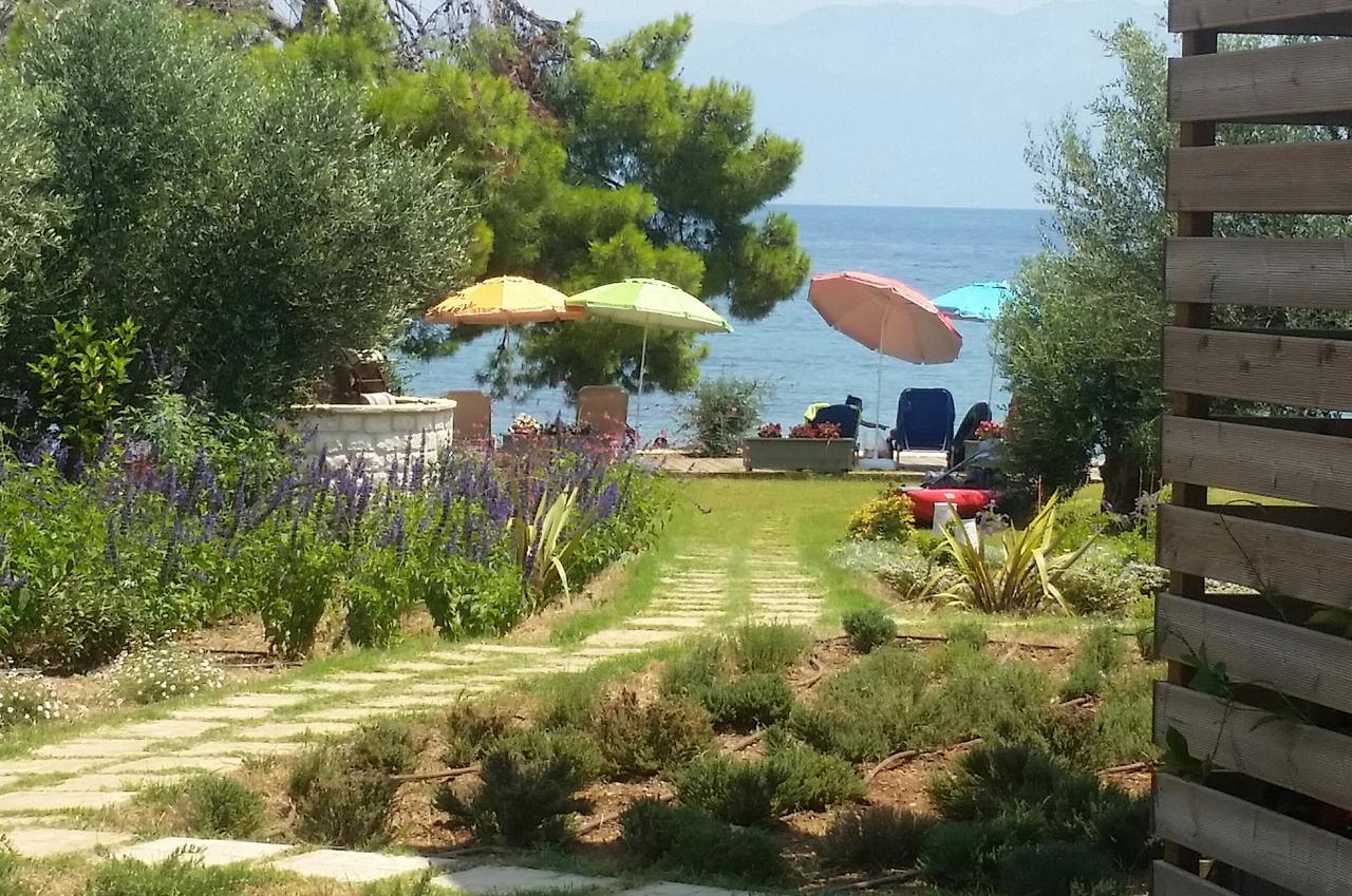 Meli Seaside Villas Chrani Exterior foto